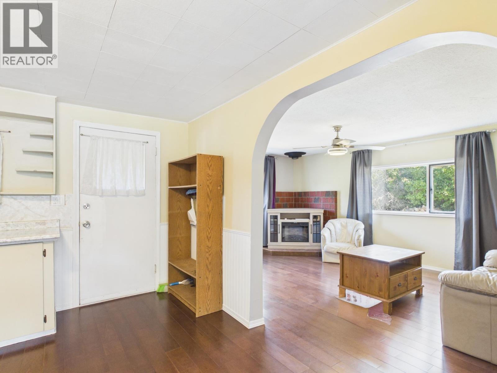 2020 N MACKENZIE AVENUE - Image 4