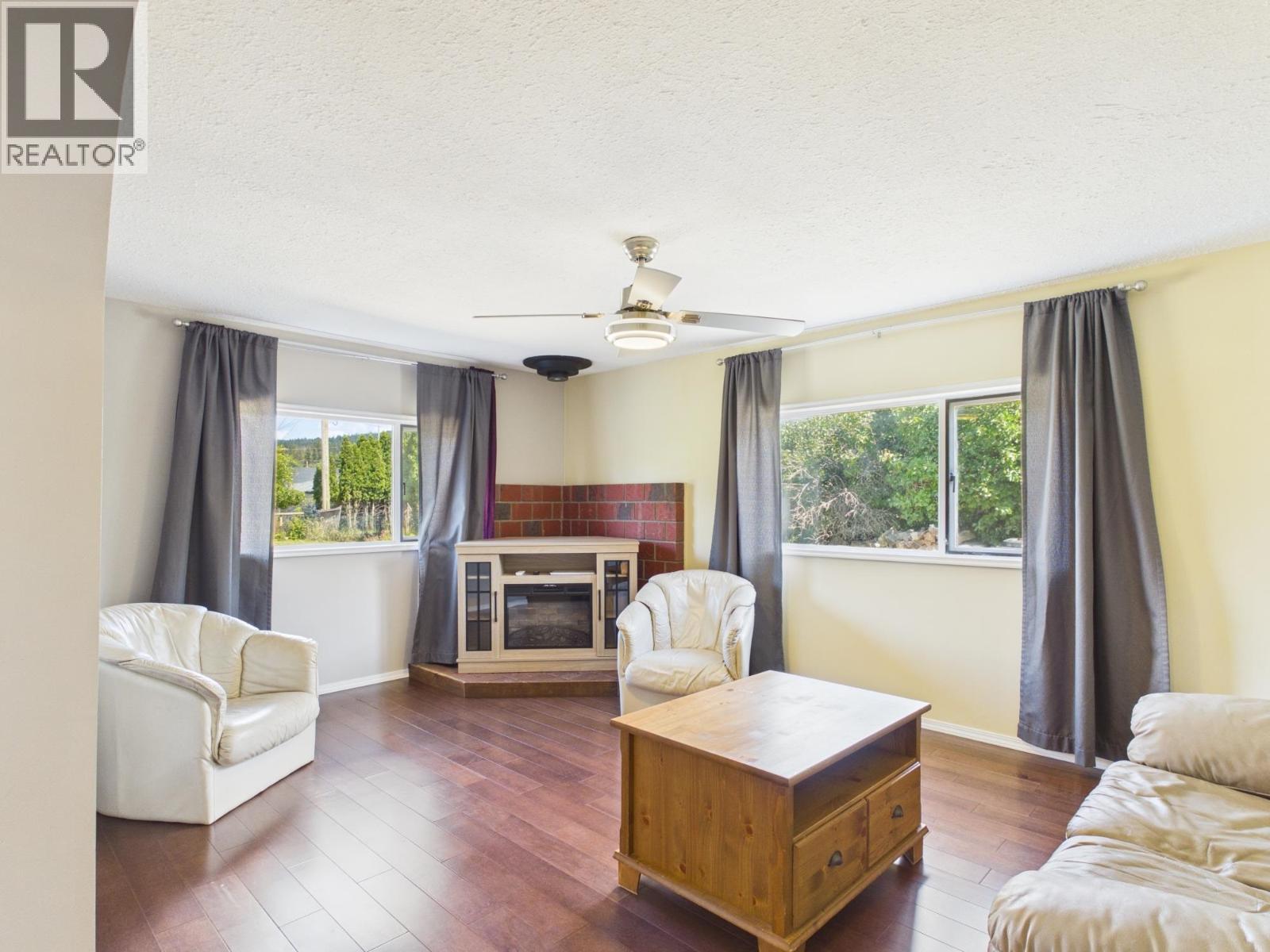 2020 N MACKENZIE AVENUE - 6