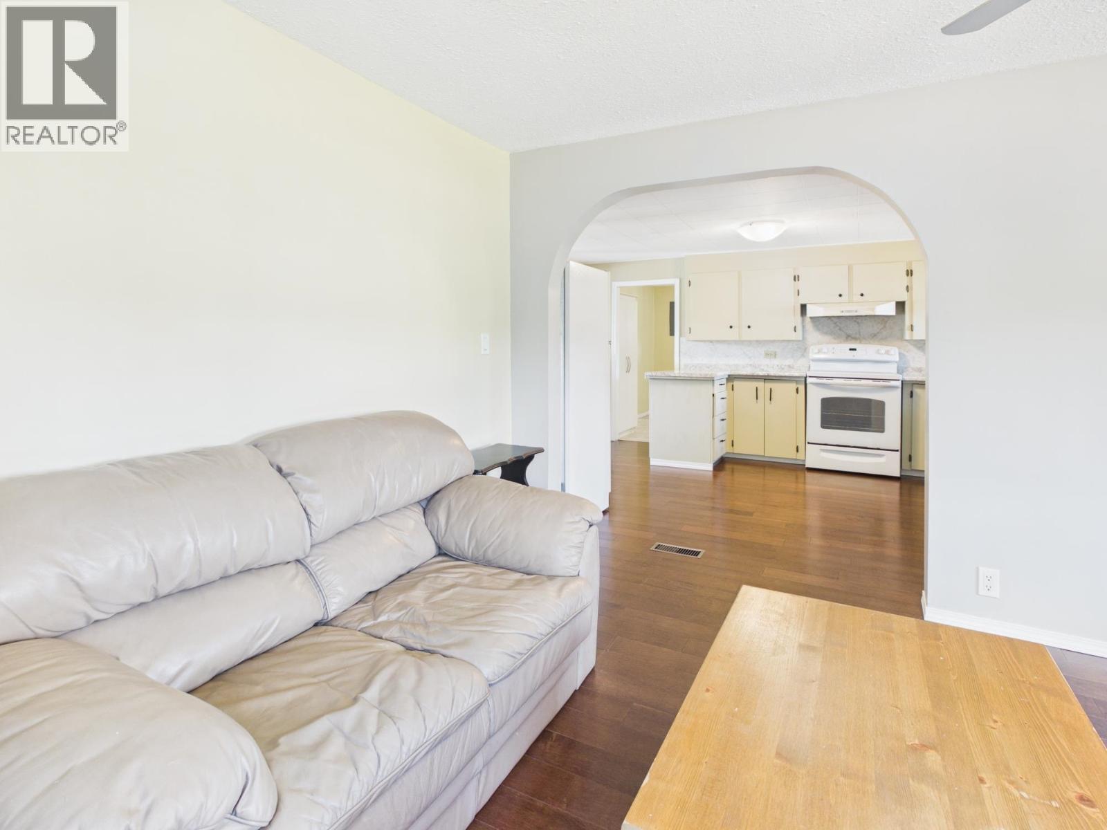2020 N MACKENZIE AVENUE - 7