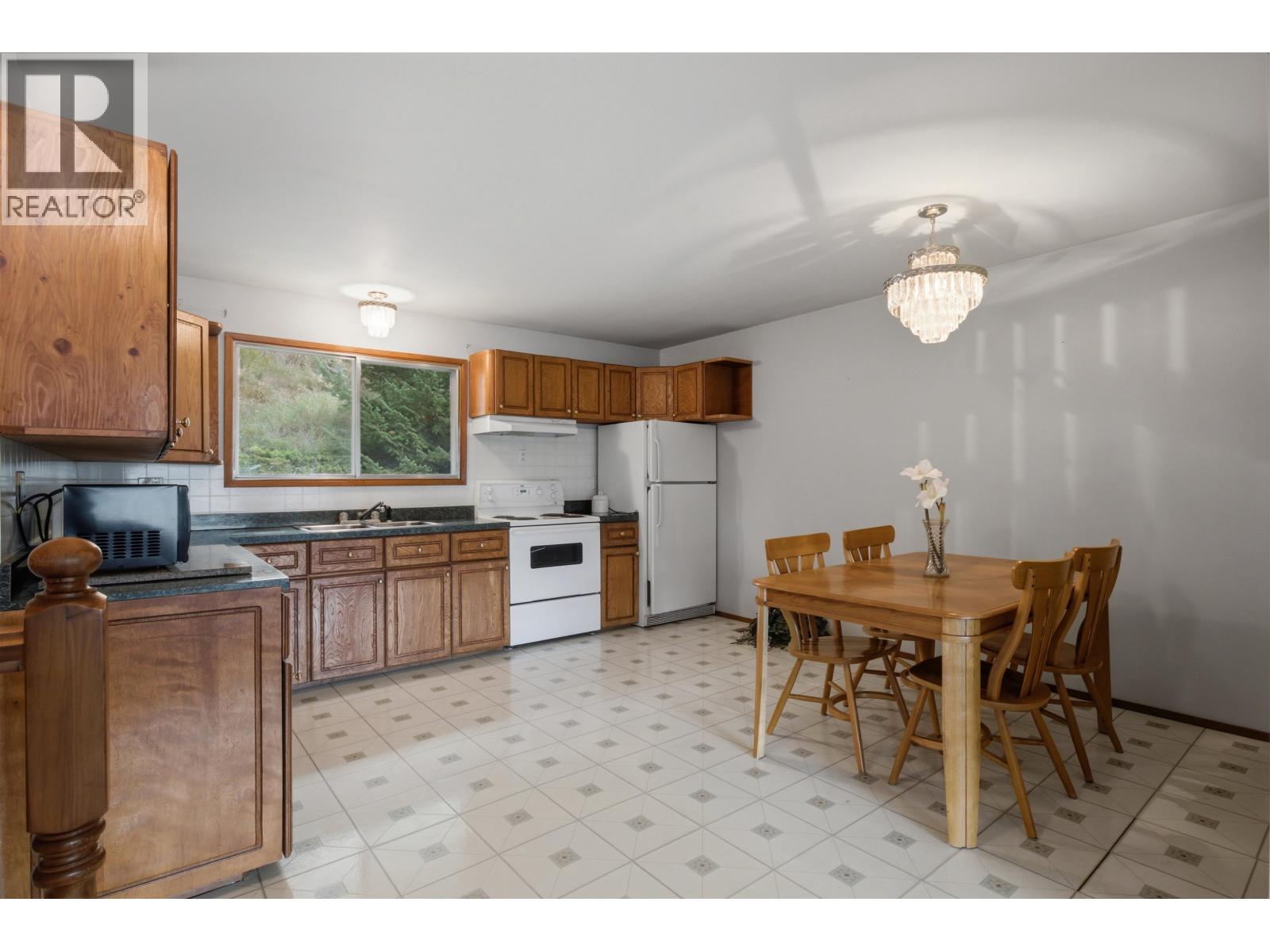 3125 FIRDALE DRIVE - 6