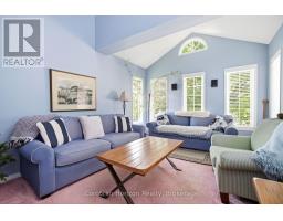 Living room - 131 Huntingwood Avenue, Hamilton, ON L9H6X5 Photo 11