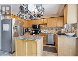 Kitchen - 131 Huntingwood Avenue, Hamilton, ON L9H6X5 Photo 15