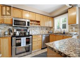 Family room - 131 Huntingwood Avenue, Hamilton, ON L9H6X5 Photo 16