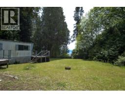 8127 Redrooffs Road, Halfmoon Bay, BC V7Z1A7 Photo 10