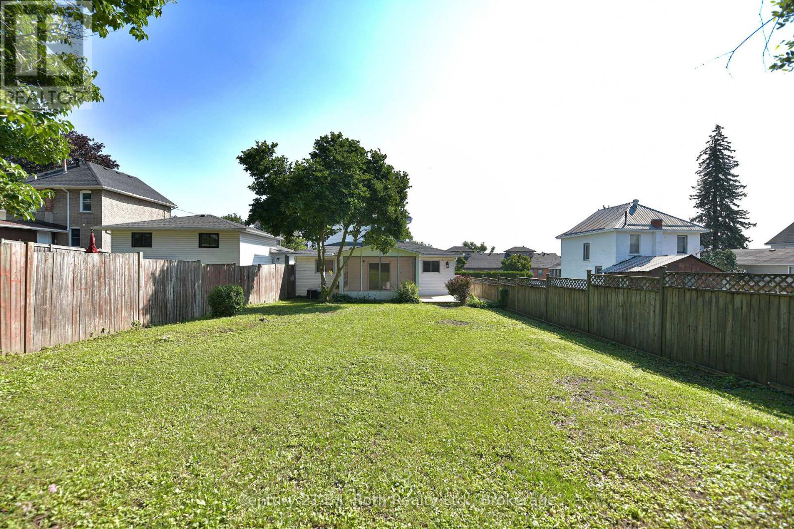 12 CLINTON STREET - Image 11