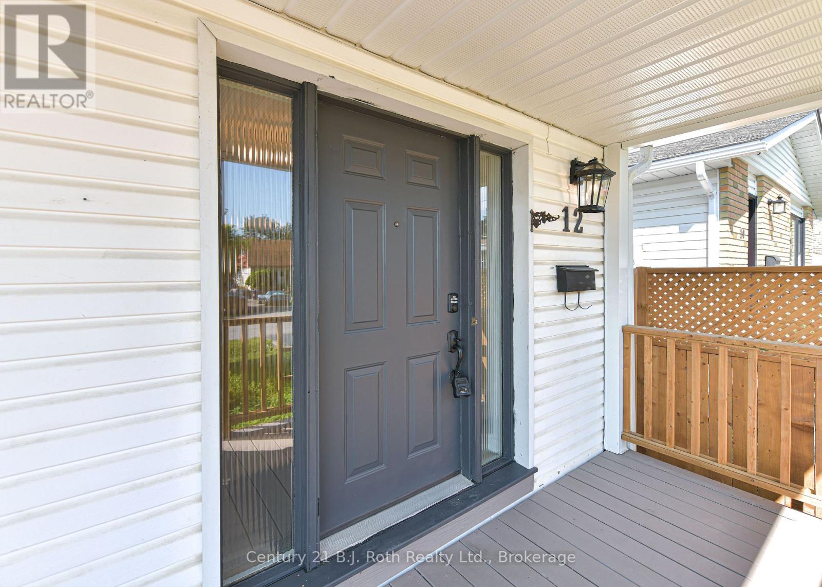 12 CLINTON STREET - Image 16