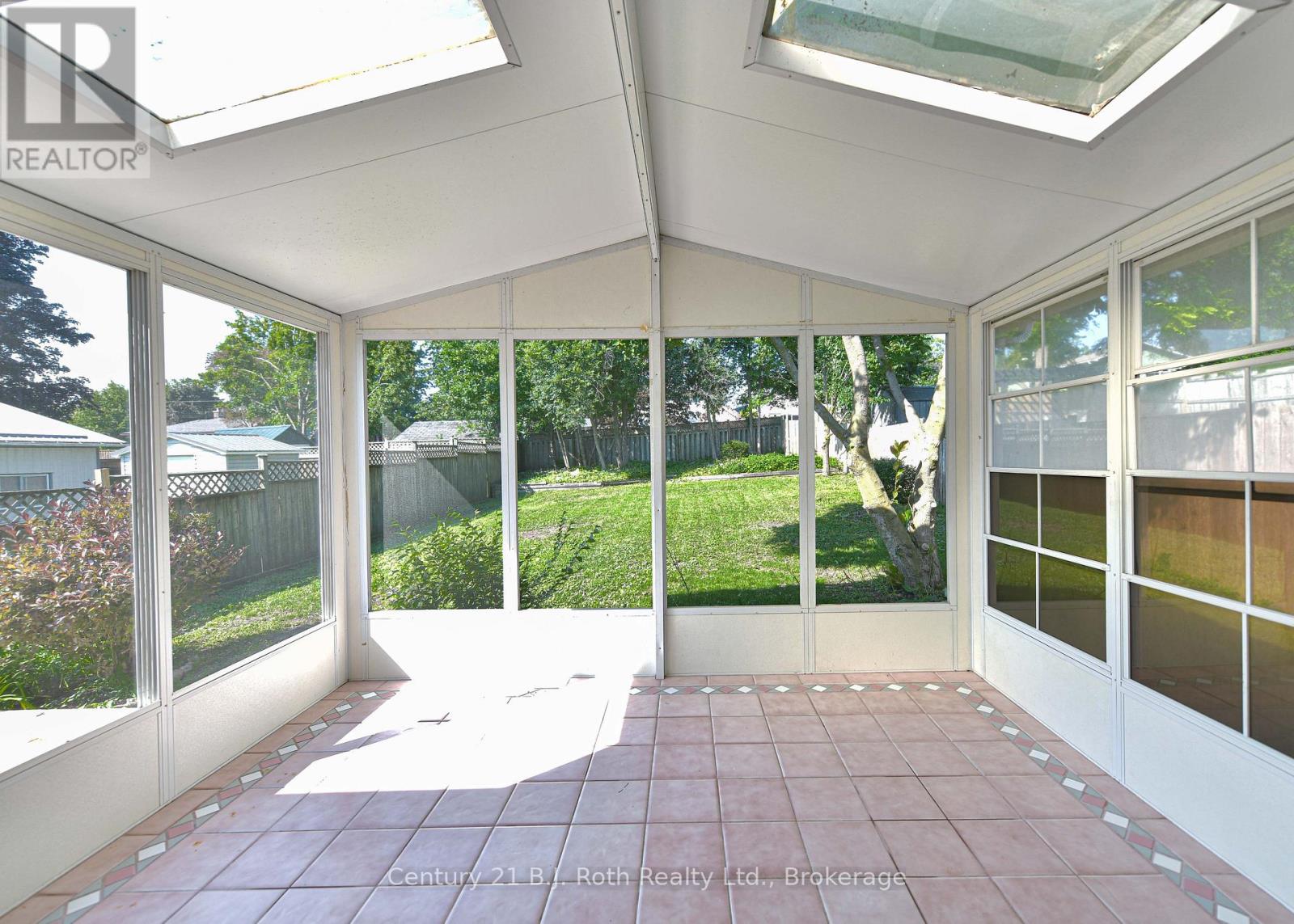 12 CLINTON STREET - Image 32