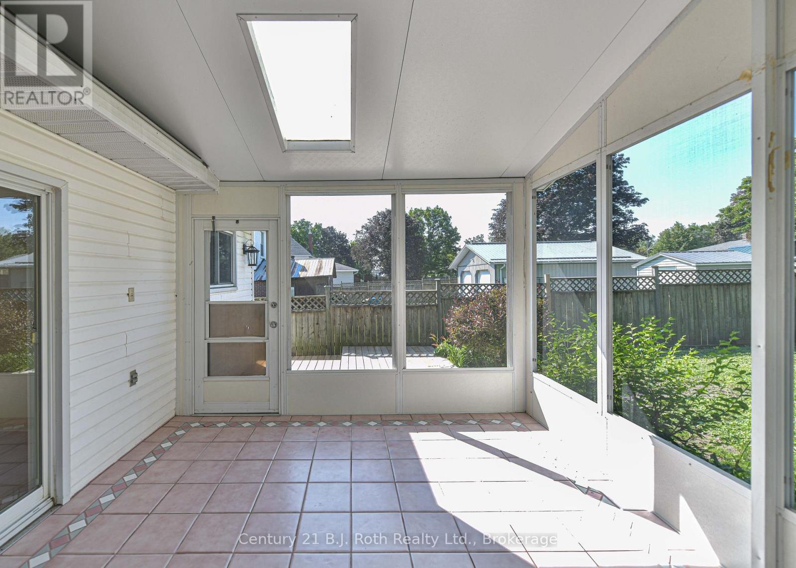 12 CLINTON STREET - Image 34