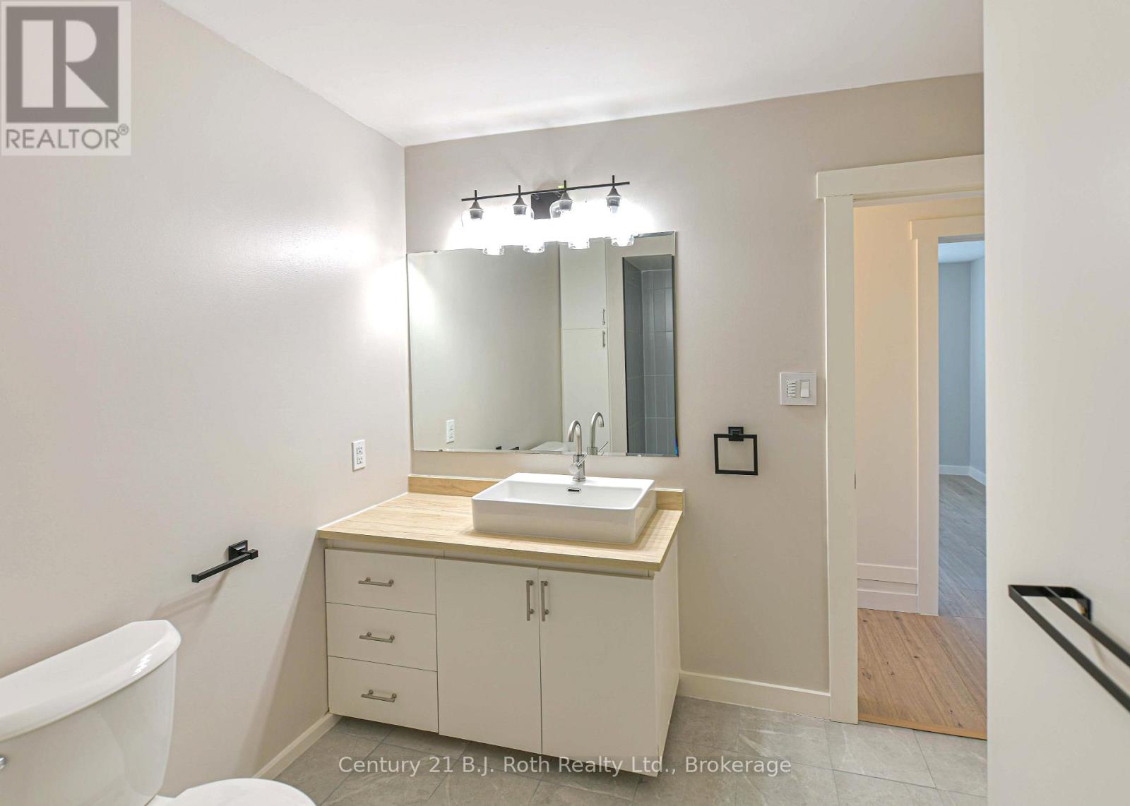 12 CLINTON STREET - Image 43