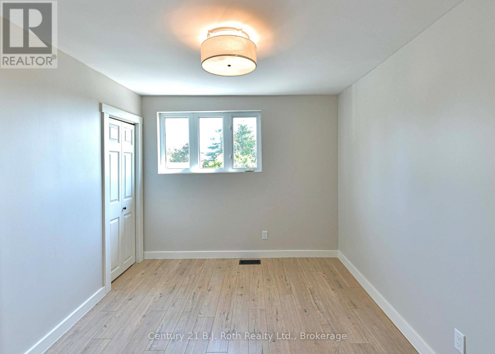 12 CLINTON STREET - Image 44