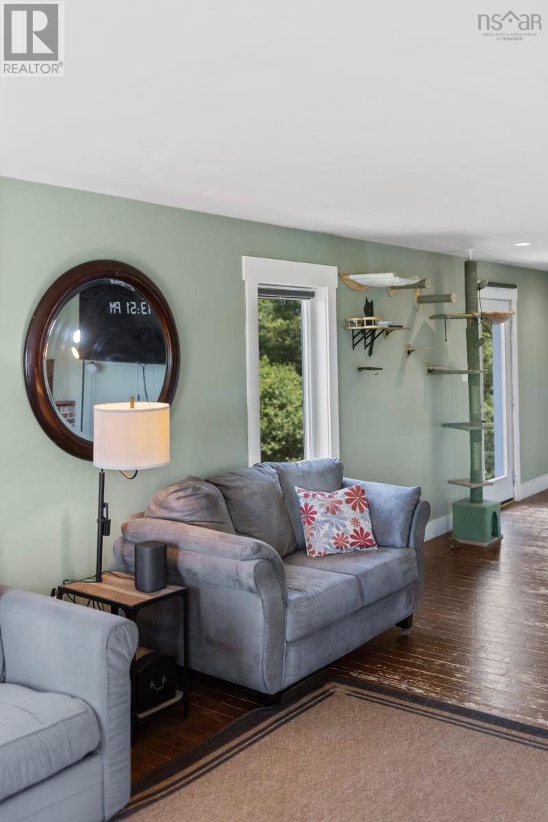 12 Moores Road - 14
