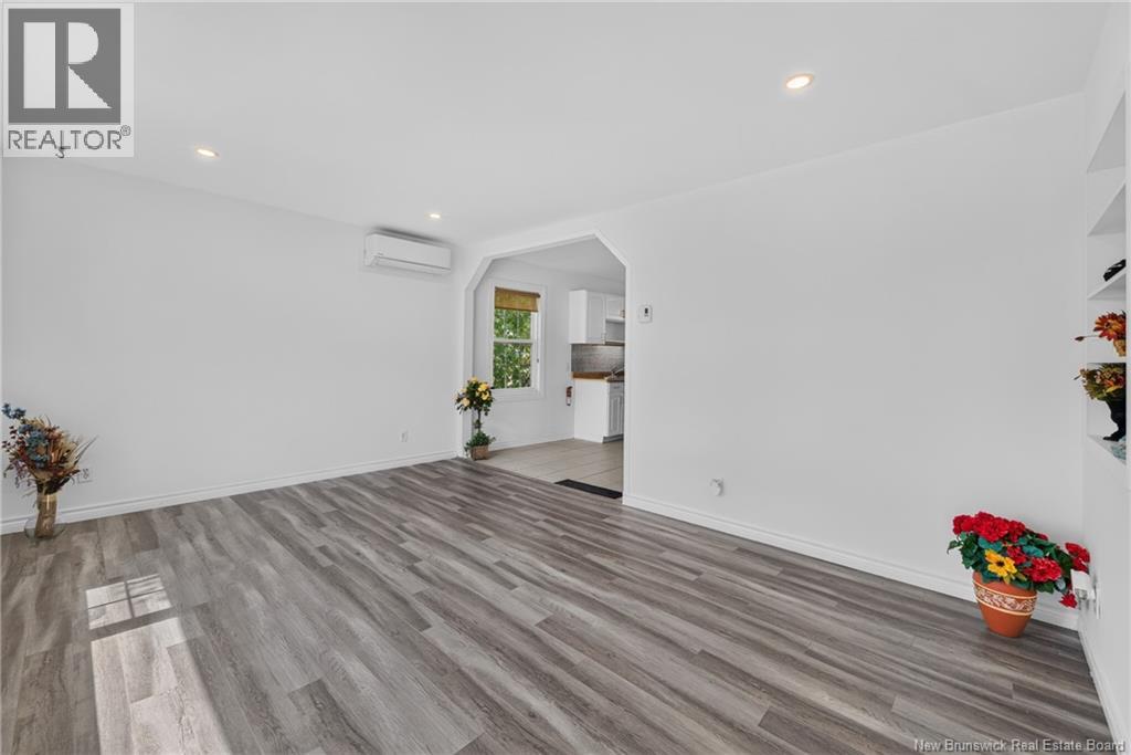 89 Douglas Avenue - Image 12