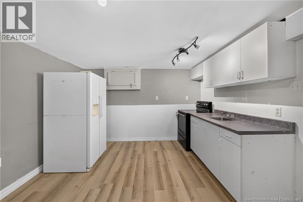 89 Douglas Avenue - 35