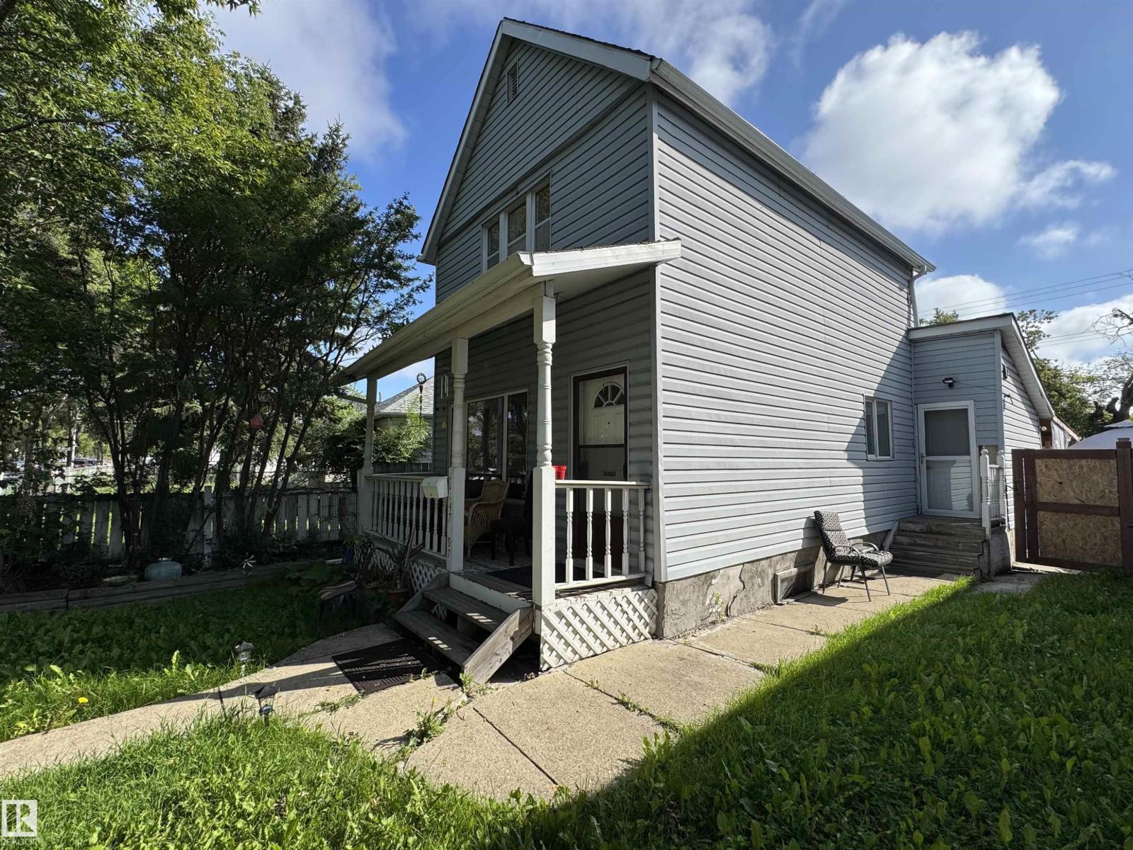 11147 97 ST NW - 1