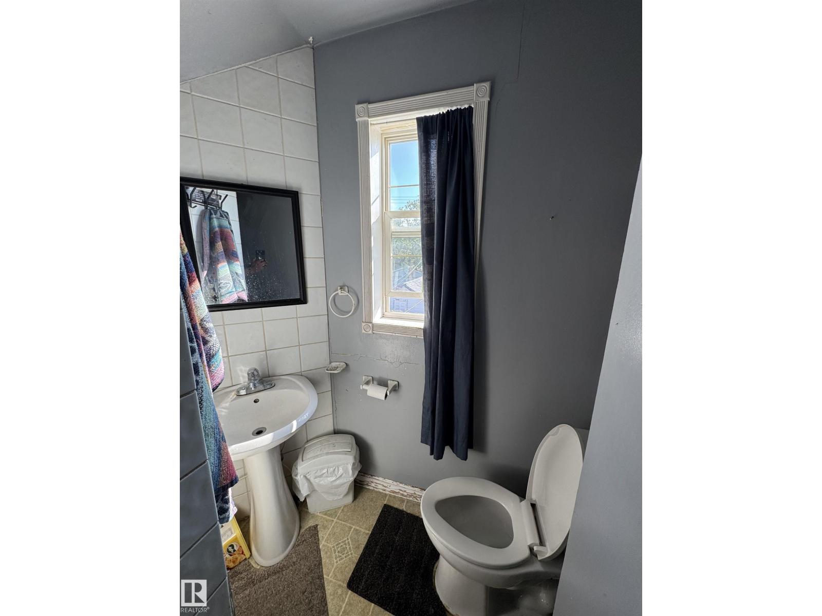 11147 97 ST NW - 18