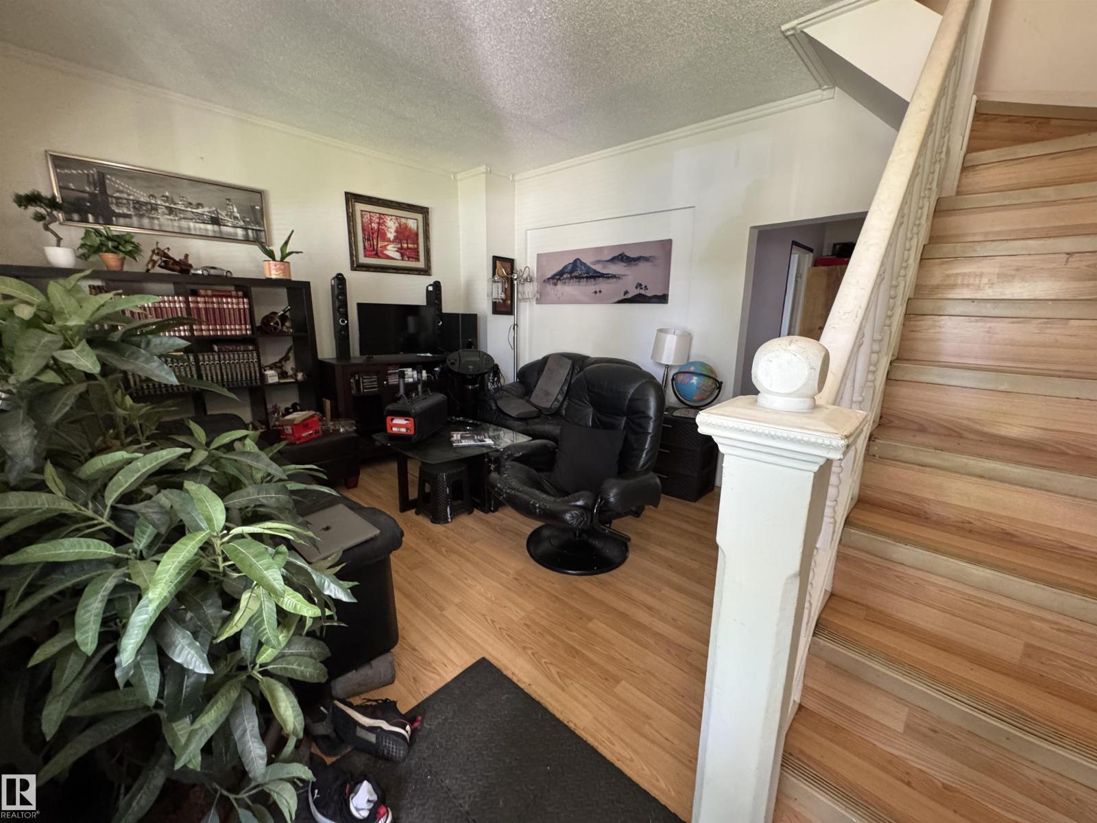 11147 97 ST NW - 9