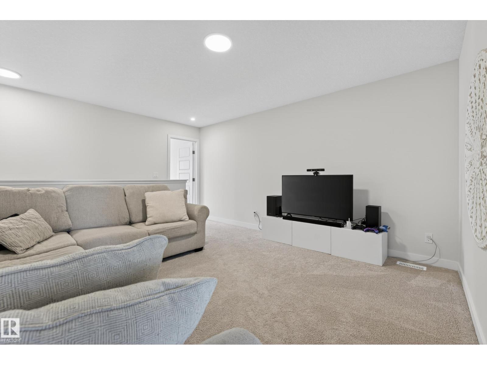 19286 22A AV NW - 19