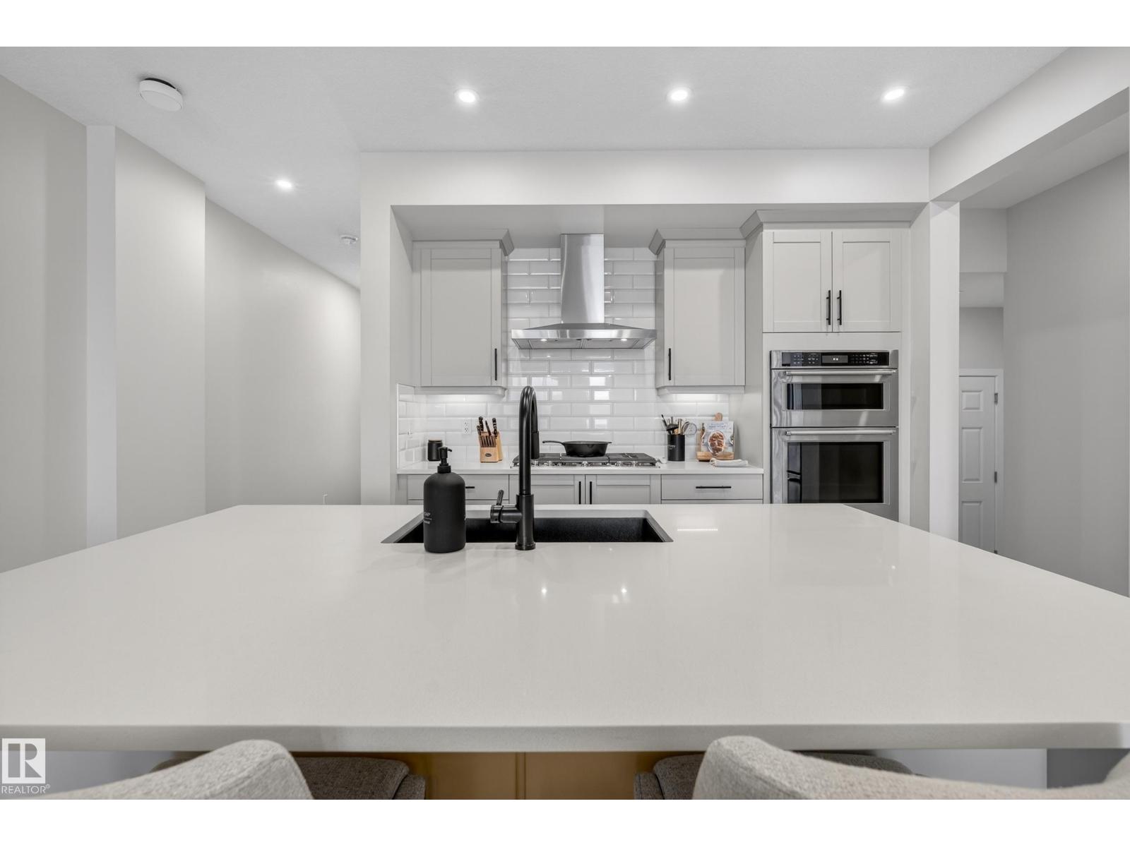 19286 22A AV NW - 5
