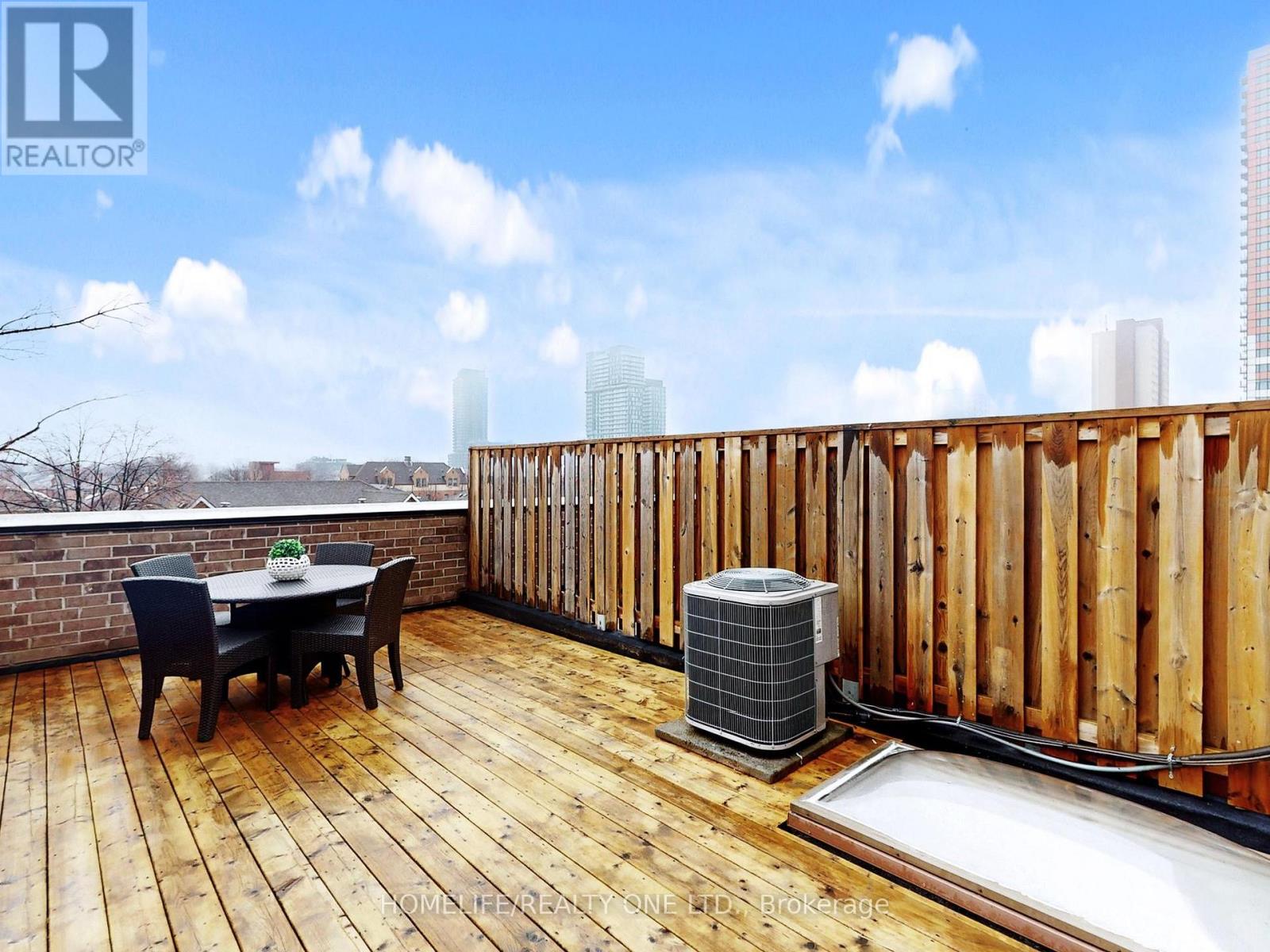 1076 LANSDOWNE AVENUE - 32