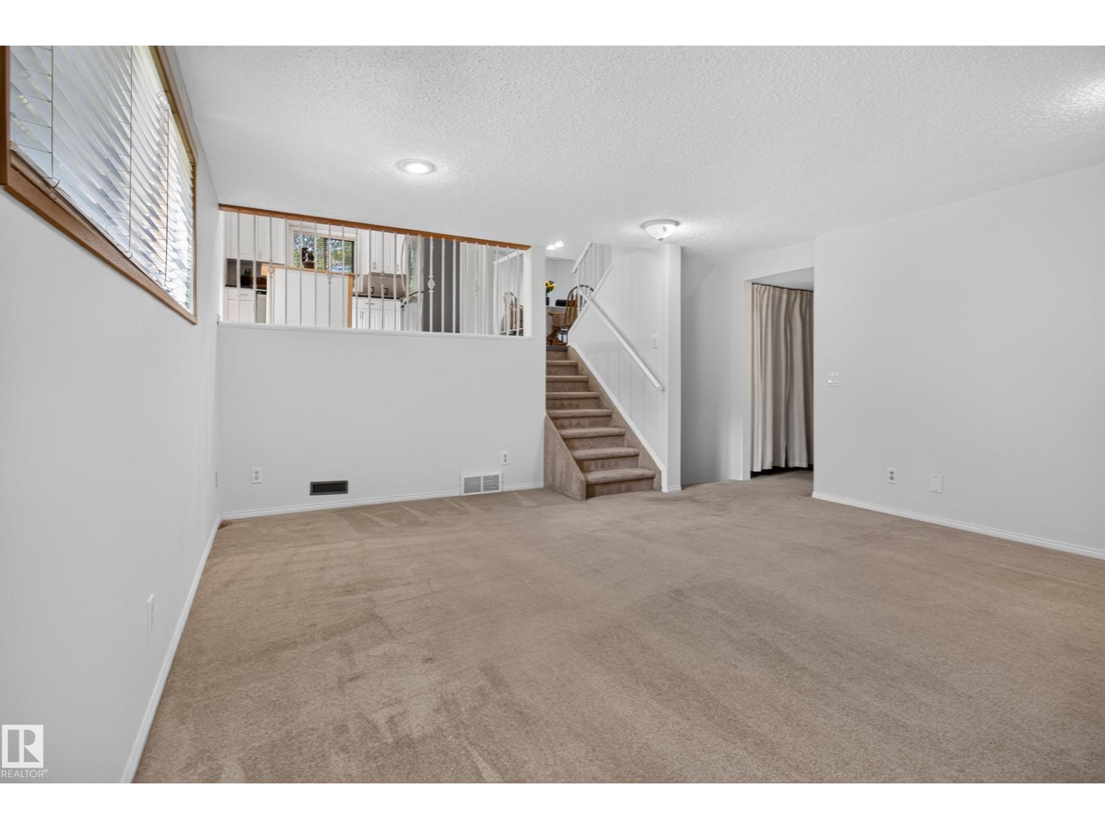 18 DALTON Close - Photo 34