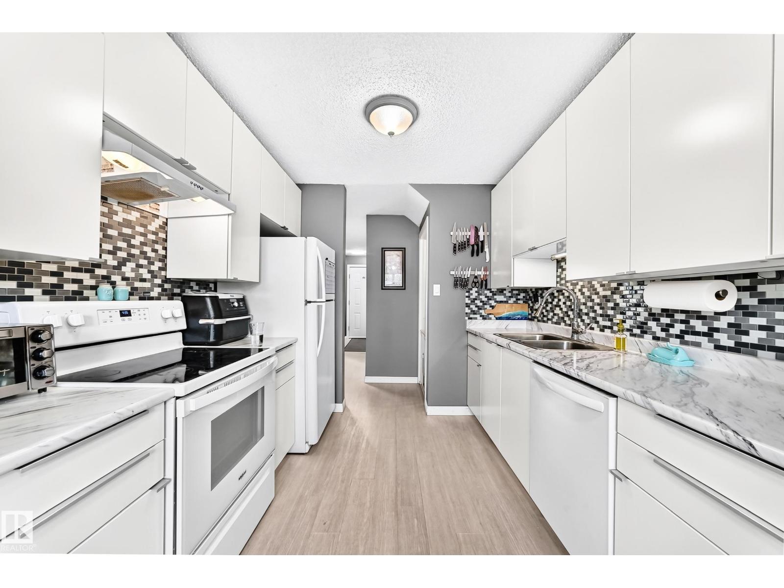 #30 1651 46 ST NW - 3