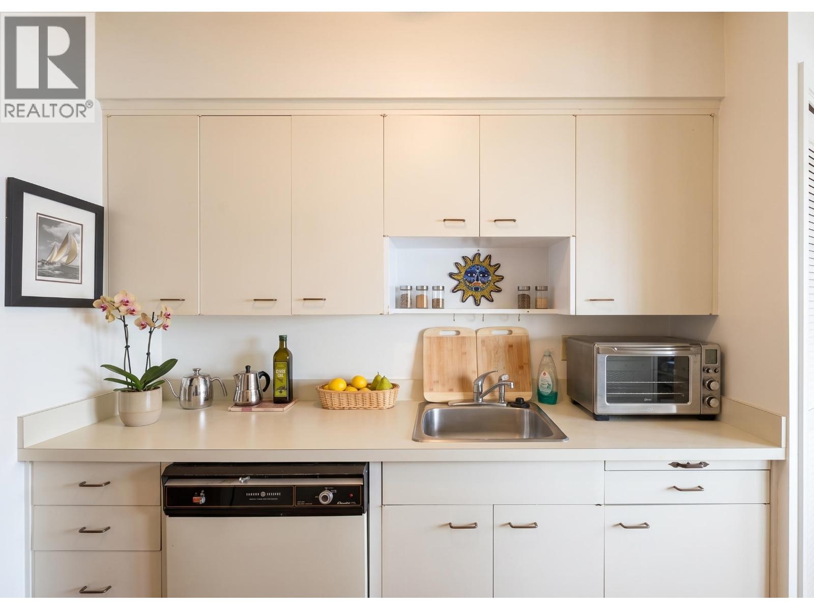 301 150 24TH STREET, West Vancouver