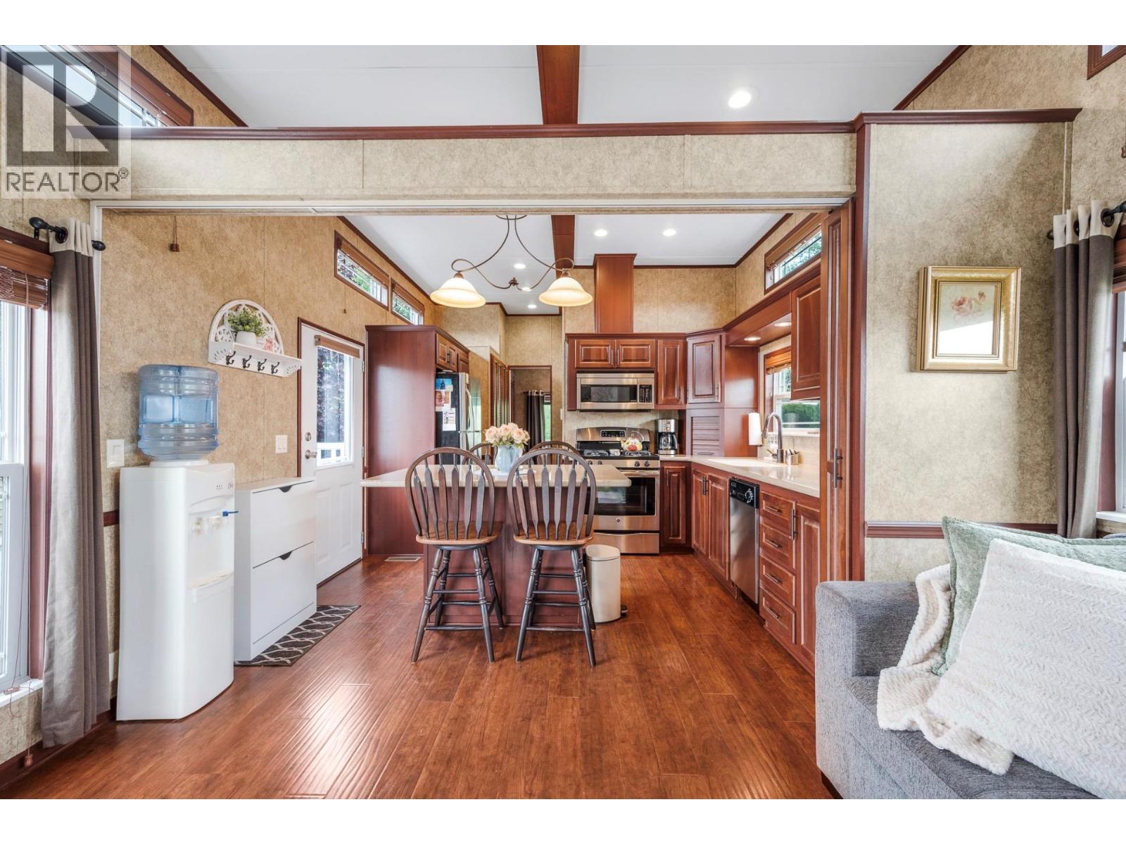 #172 8000 Highland Road - Image 10