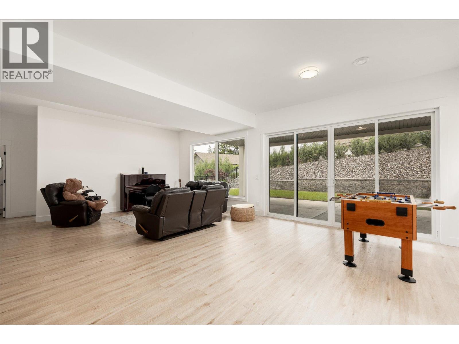 10285 Beacon Hill Drive, Lake Country