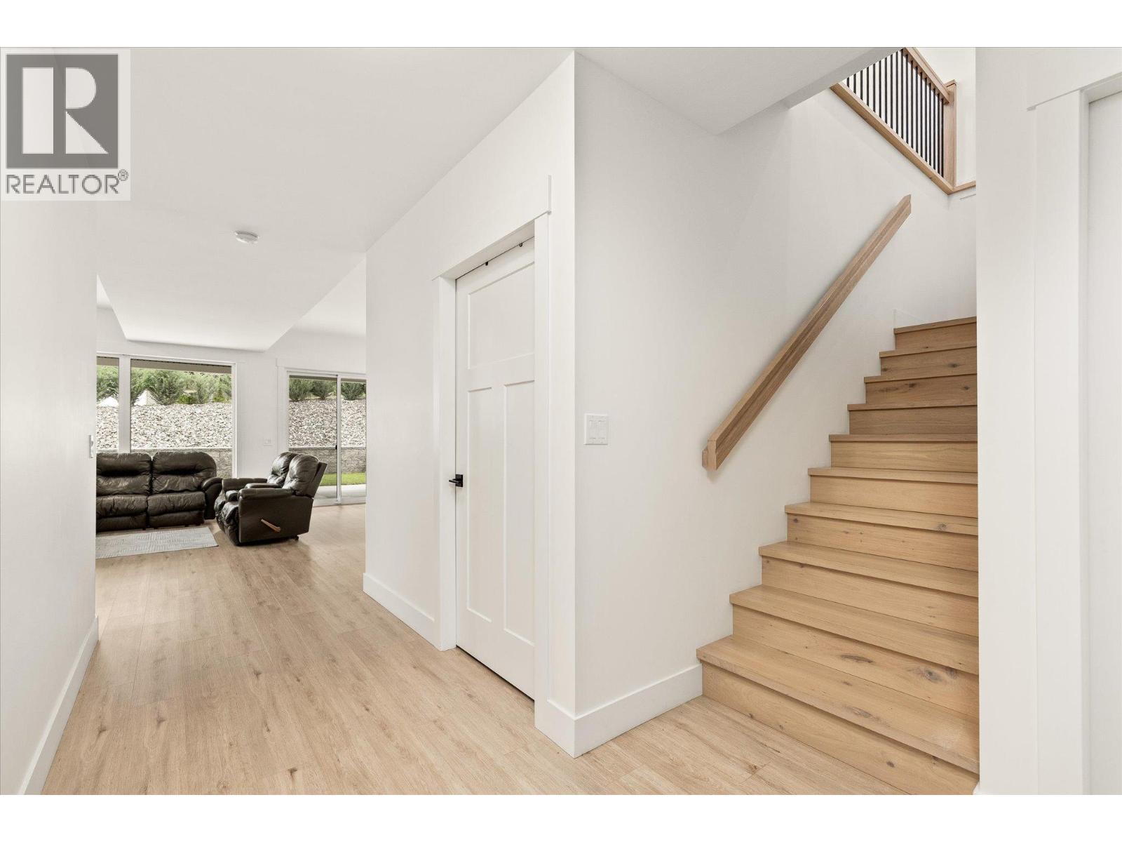 10285 Beacon Hill Drive, Lake Country