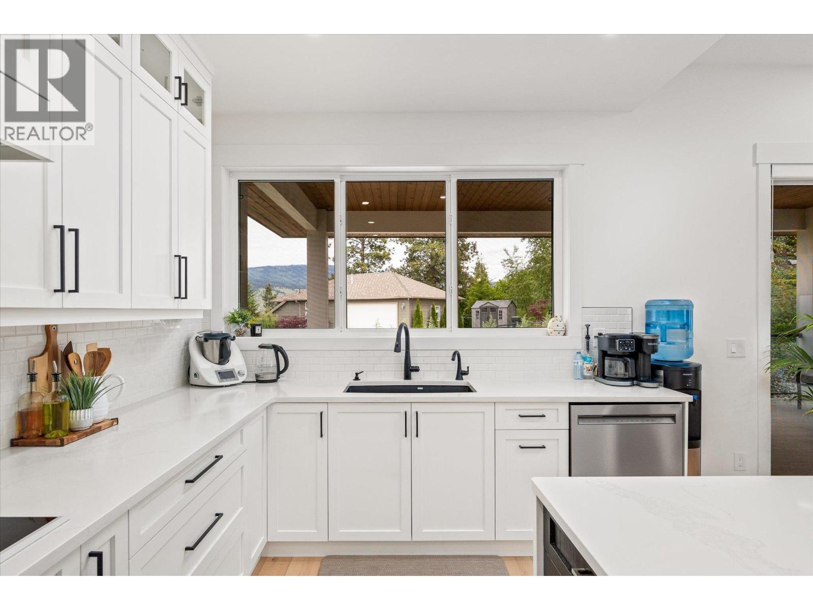 10285 Beacon Hill Drive, Lake Country
