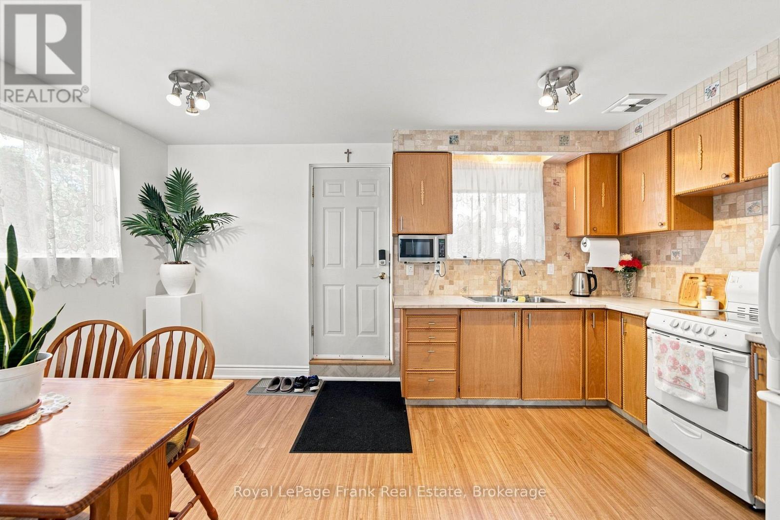 317 DWIGHT AVENUE - Image 27