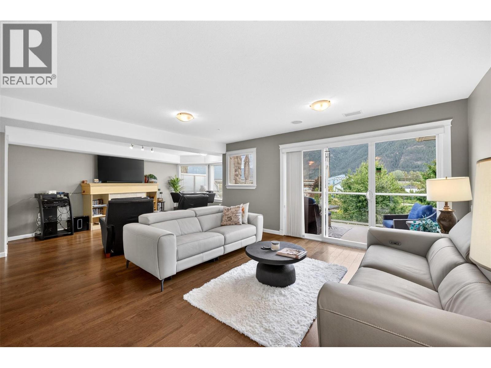 #13 1130 Riverside Avenue - Image 7