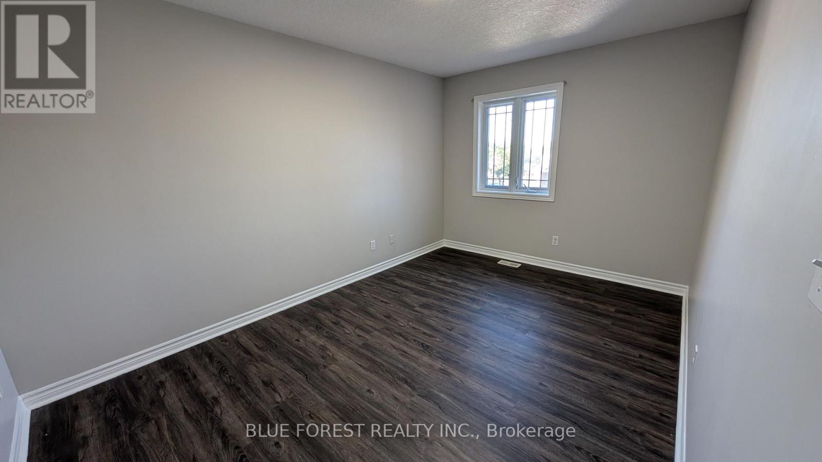 904 FRONTENAC CRESCENT - Image 18