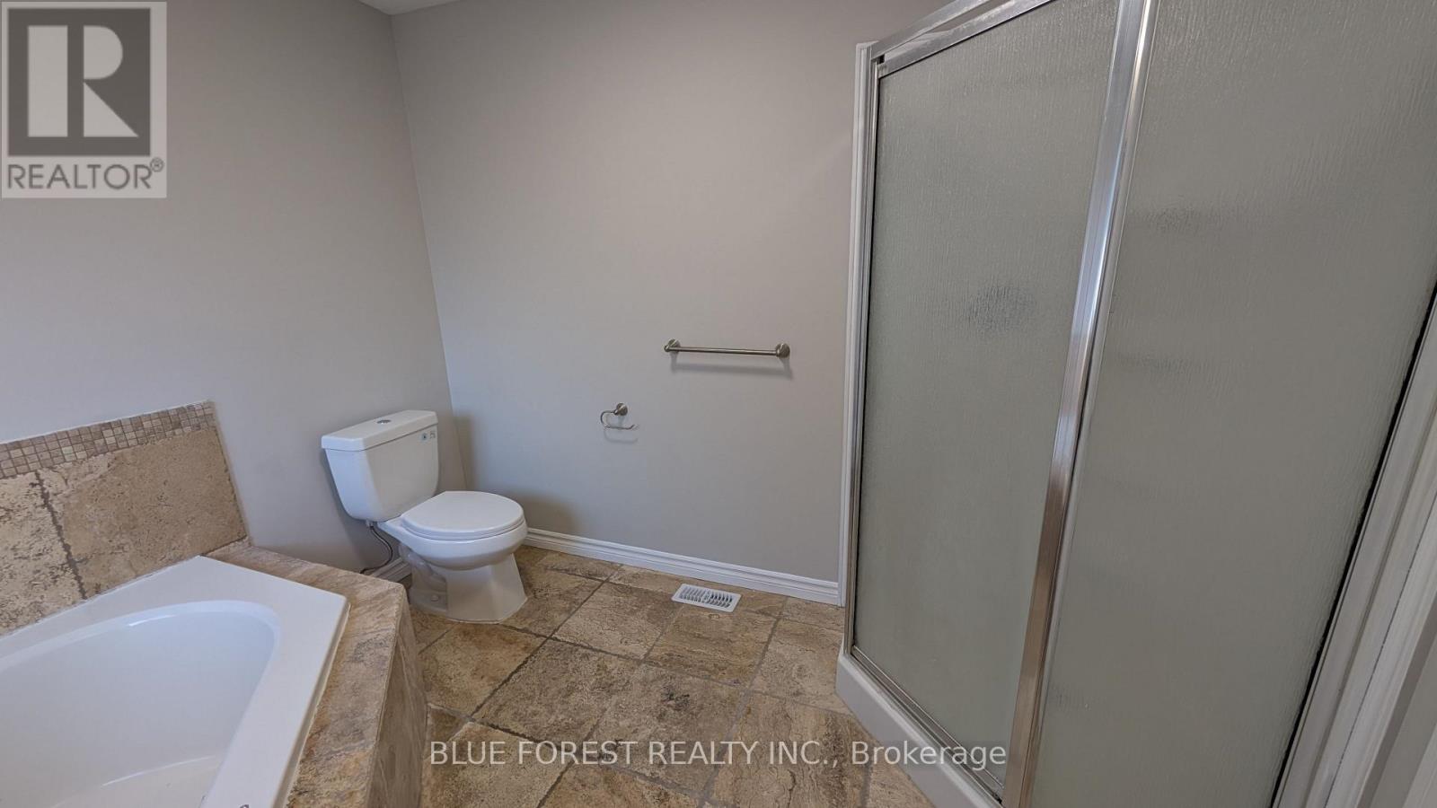 904 FRONTENAC CRESCENT - Image 27