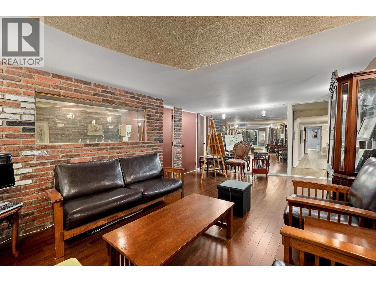 #7 3105 Thacker Drive - 37