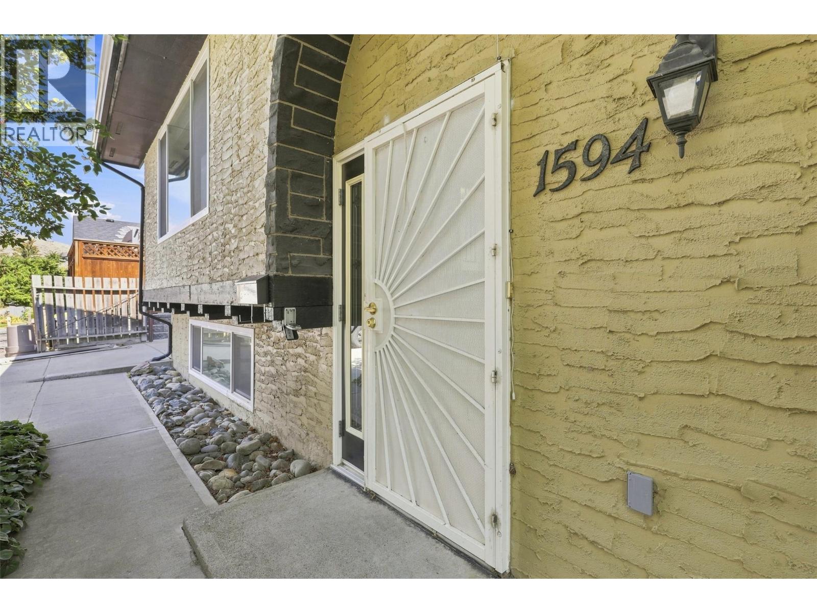 1594 Griffin Terrace - 3