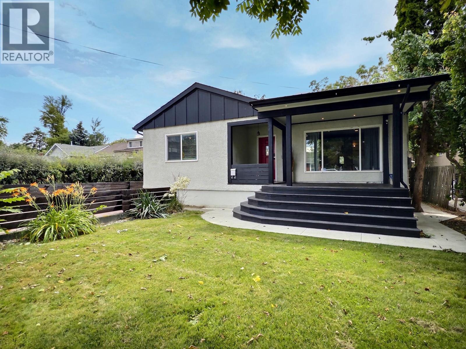 327 ROYAL Avenue - 2