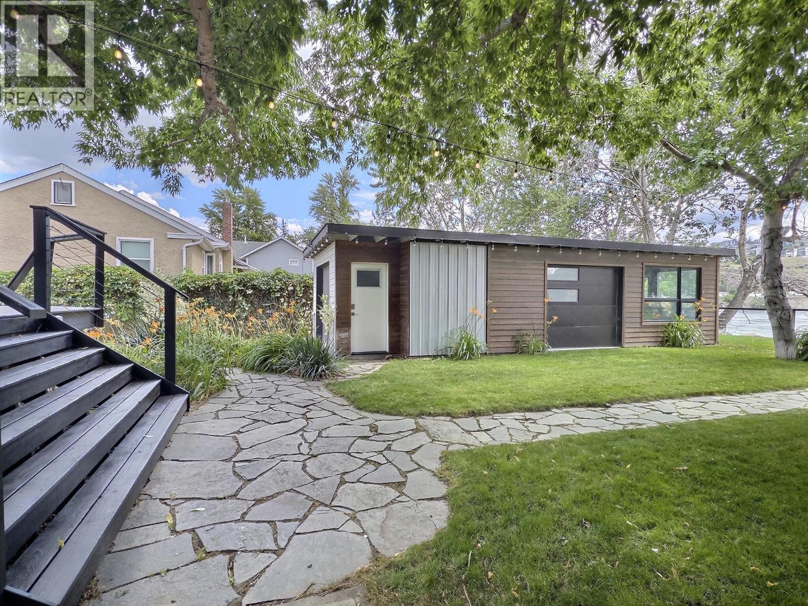 327 ROYAL Avenue - Image 6