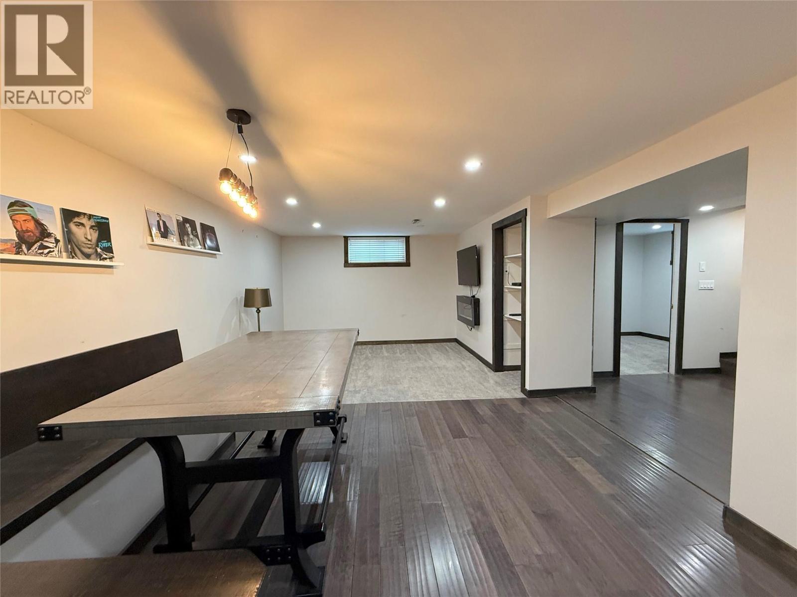 327 ROYAL Avenue - Image 33