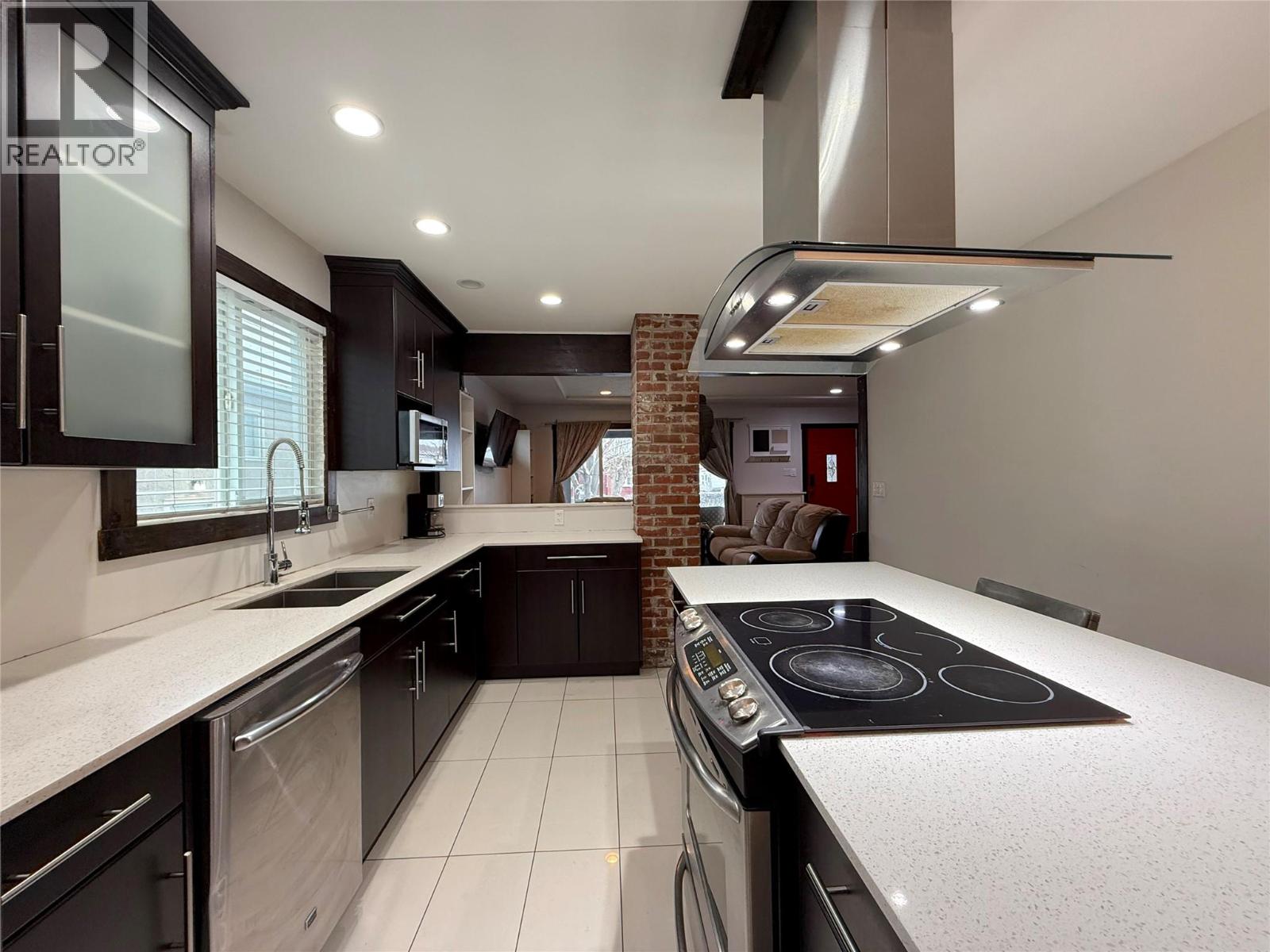 327 ROYAL Avenue - Image 13