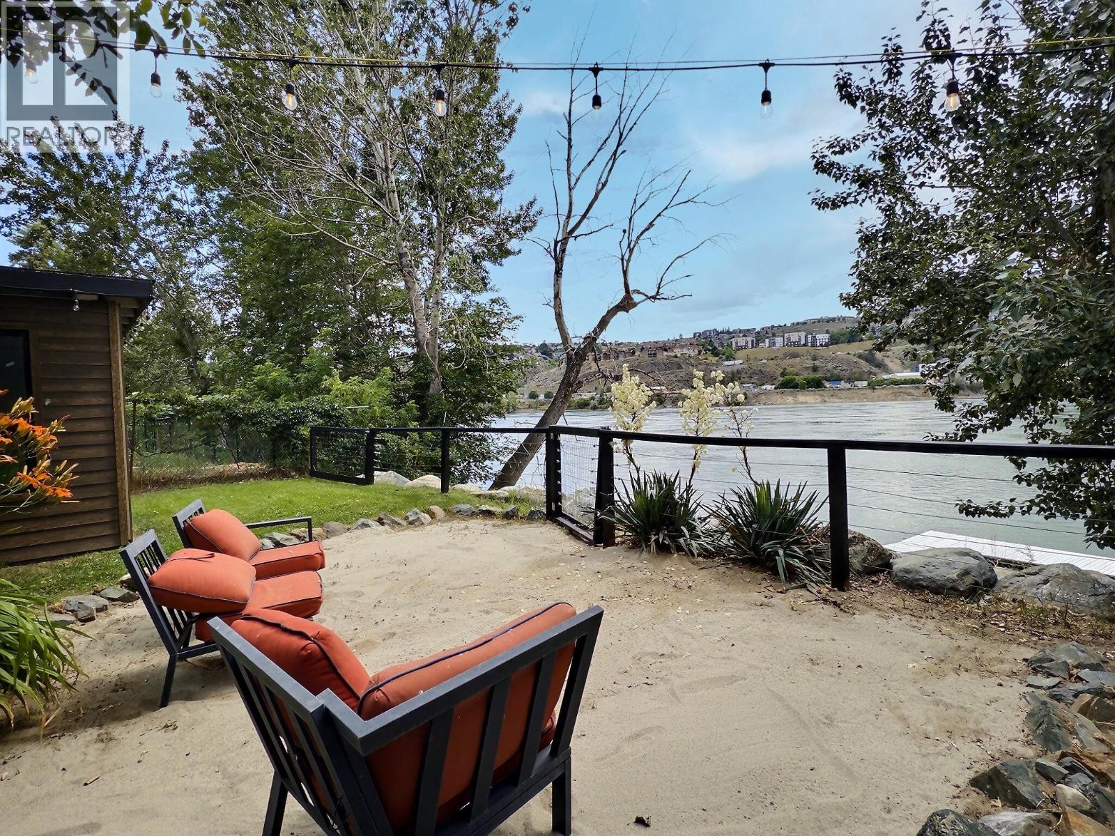 327 ROYAL Avenue - Image 7
