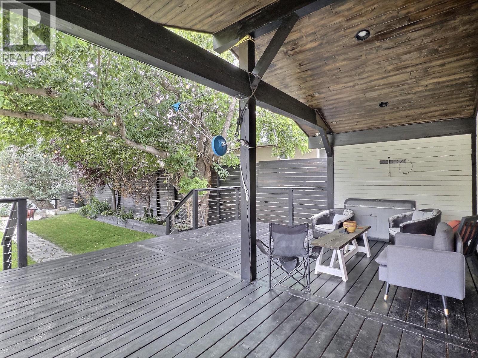 327 ROYAL Avenue - Image 11