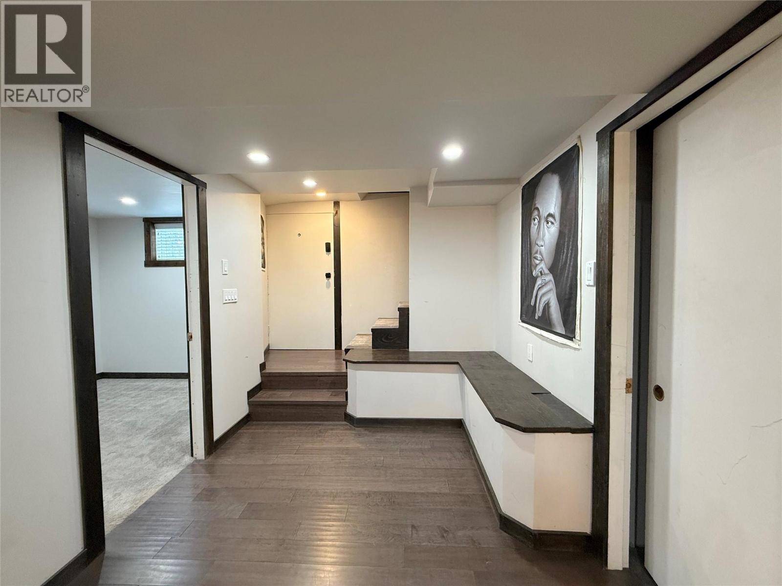 327 ROYAL Avenue - Image 27