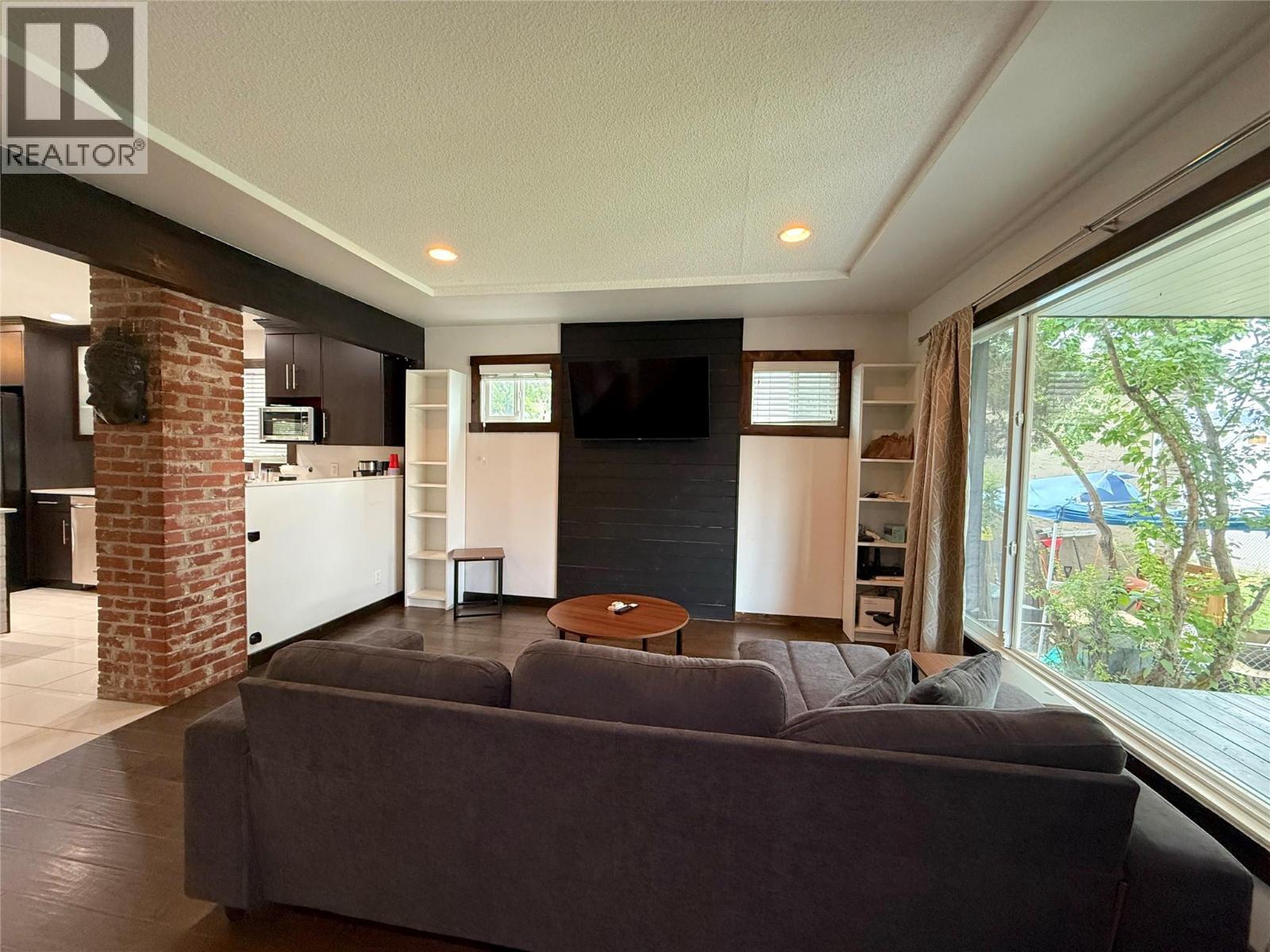 327 ROYAL Avenue - Image 20