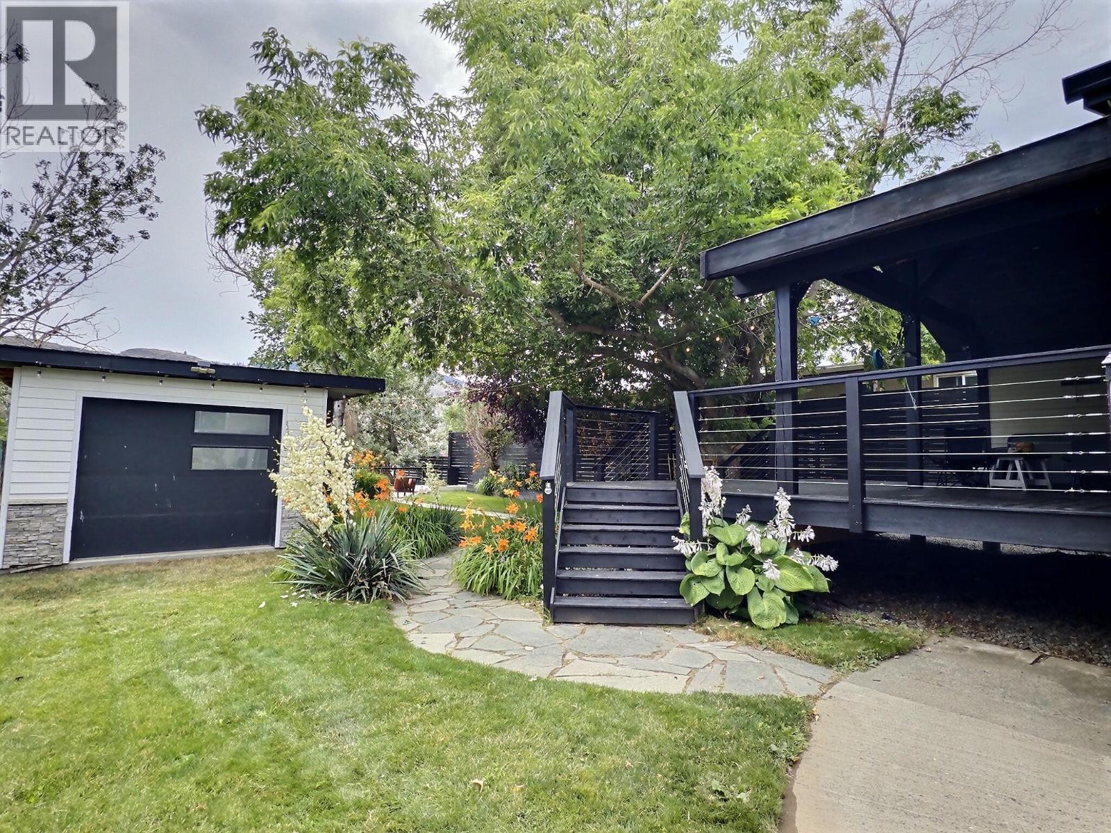 327 ROYAL Avenue - Image 4