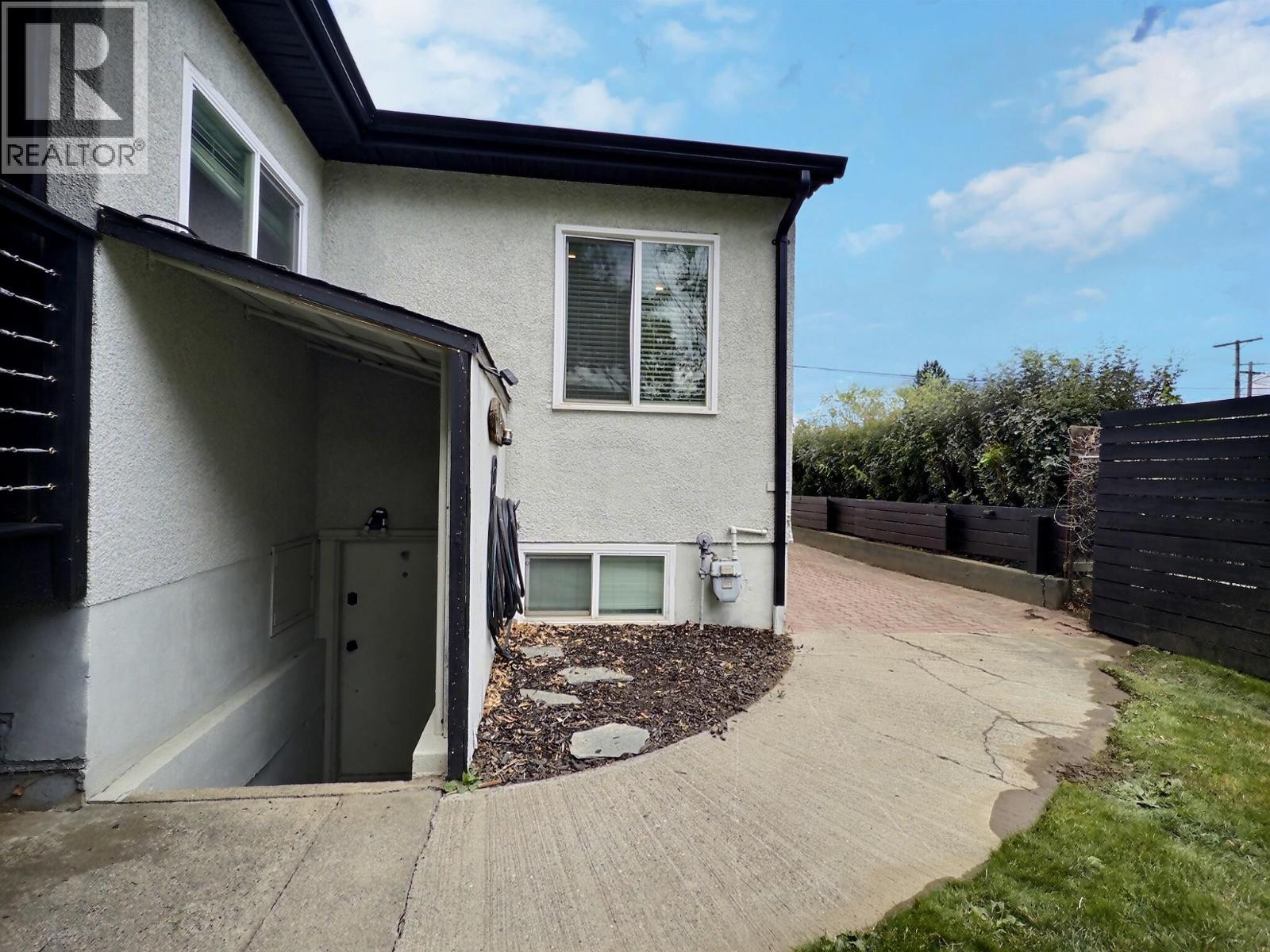 327 ROYAL Avenue - 36