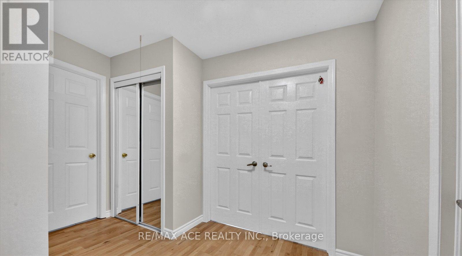 23 HARRY SANDERS AVENUE - 20