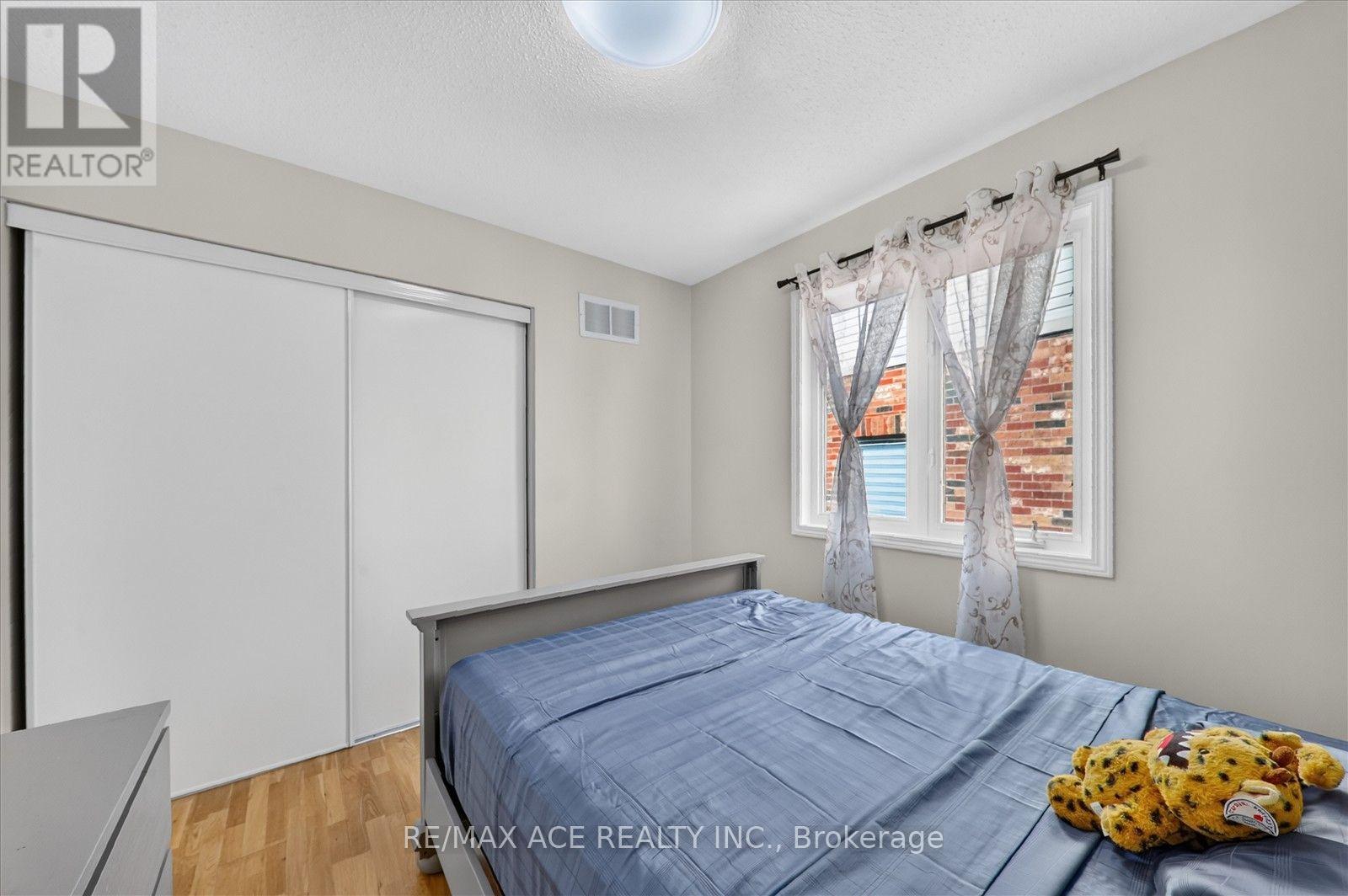 23 HARRY SANDERS AVENUE - Image 29