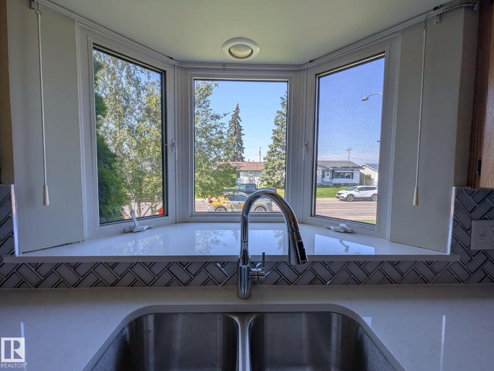 9523 134 AV NW - 16
