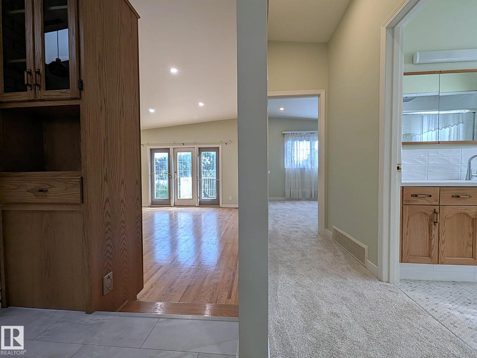 9523 134 AV NW - 20